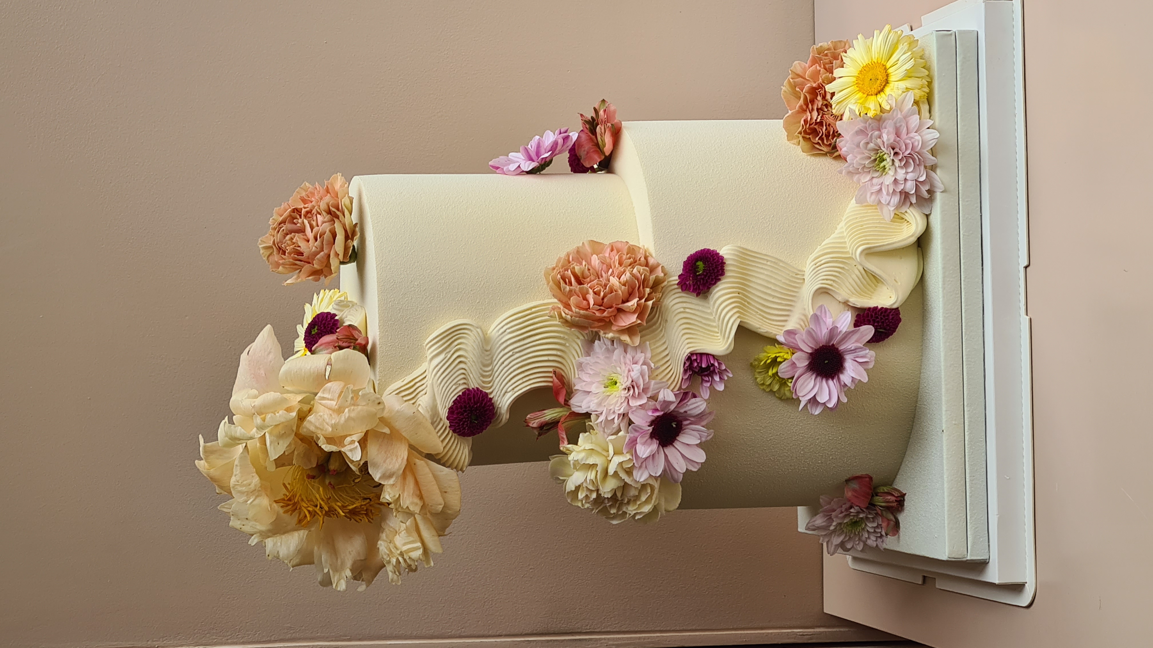 Wedding cake fleuri pochage artistique - Gâteau sur mesure Paris